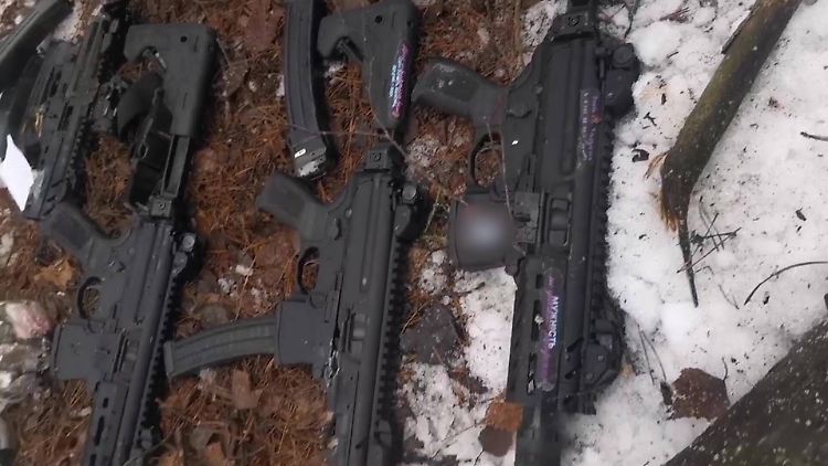 Der FSB veröffentlichte dieses Bild, das die Waffen der getöteten ukrainischen Soldaten zeigen soll. 