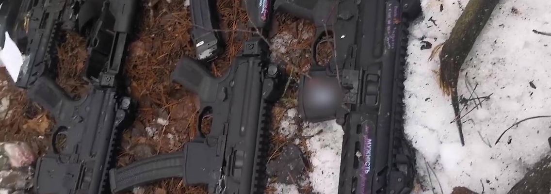 Der FSB veröffentlichte dieses Bild, das die Waffen der getöteten ukrainischen Soldaten zeigen soll.