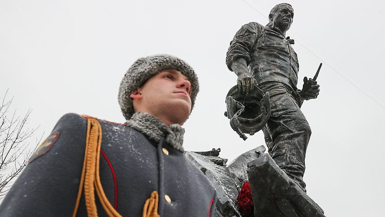 Russischer Soldat bei einer Denkmalenthüllung in Moskau.