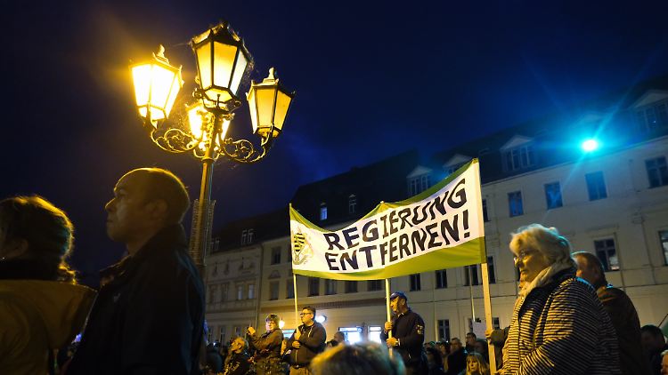 Mehrere Hundert Menschen protestierten in Sachen gegen die Energiepolitik der Bundesregierung.