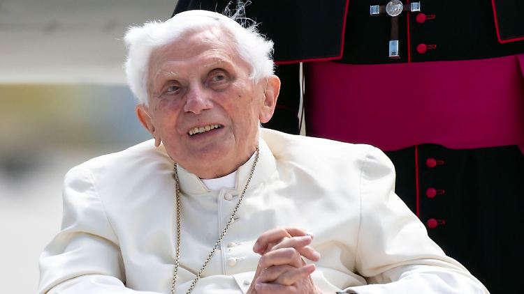 Der emeritierte Papst Benedikt XVI. ist 95 Jahre alt.