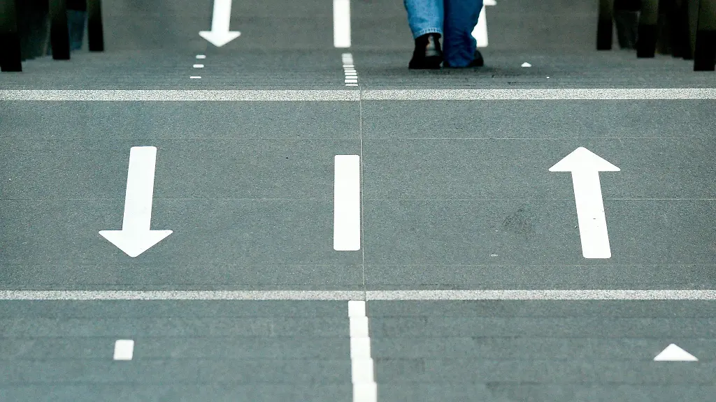 Kaum-eine-berufliche-Laufbahn-verlaeuft-stets-linear-wer-gut-mit-Rueckschlaegen-umgehen-will-sollte-bereit-zur-Reflexion-sein