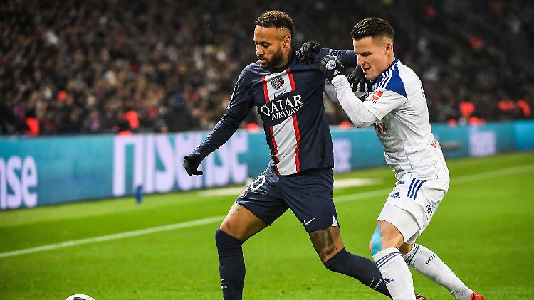 Kurz nach der 60. Minute war für Neymar der Arbeitstag schon vorbei.