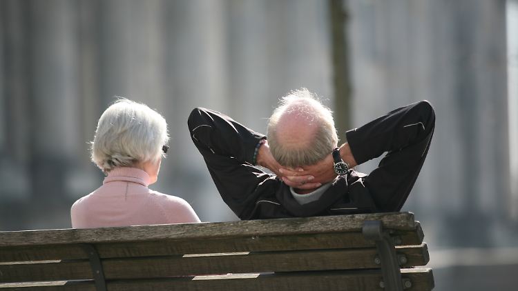 Wirtschaftsexperte Martin Werding befürchtet, dass die großzügige Altersversorgung von Staatsbeamten bald zu einem großen Problem werden könnte.