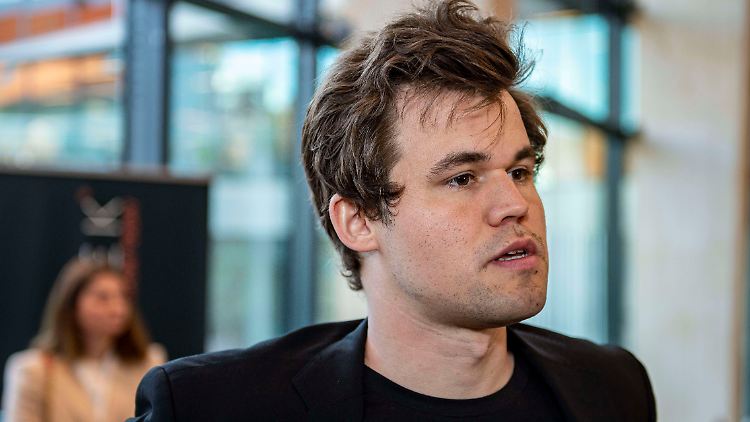 "Das war mein Fehler. Ich steckte im Verkehr fest", sagte Magnus Carlsen.