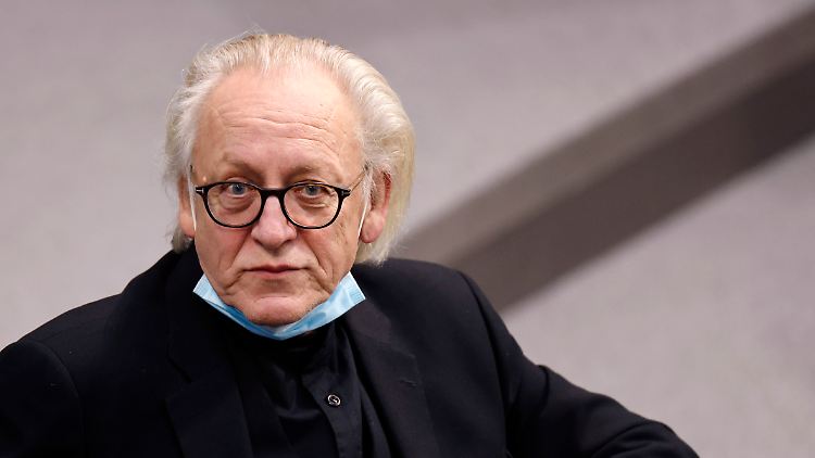 Auch im Plenarsaal des Bundestags ist Martin Renner offenbar kein Freund von Schutzmasken.