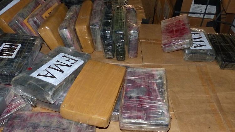 Kokain, das Zollfahnder in einem Container aus Ecuador zwischen Thunfischkonserven sichergestellt haben.