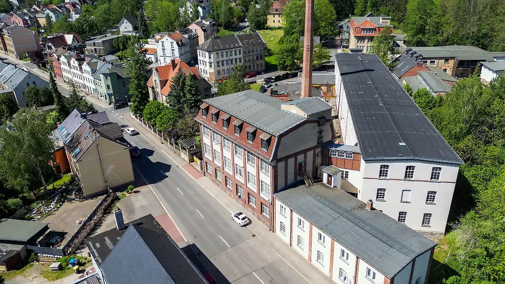 Blick-auf-die-Tuchfabrik-Gebr-Pfau-Sitz-des-Textilmuseums-in-Crimmitschau