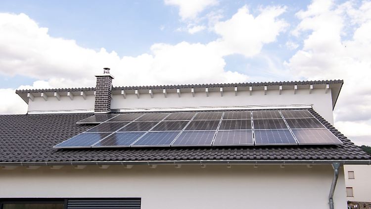 Volleinspeisung oder Eigenverbrauch? Welches Modell sich für Photovoltaik-Betreiber eher lohnt, lässt sich berechnen.