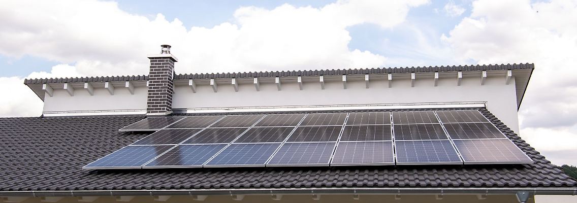 Volleinspeisung oder Eigenverbrauch? Welches Modell sich für Photovoltaik-Betreiber eher lohnt, lässt sich berechnen.