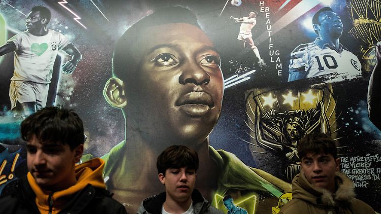 "Pelé ist unendlich", schreibt die spanische "Marca".