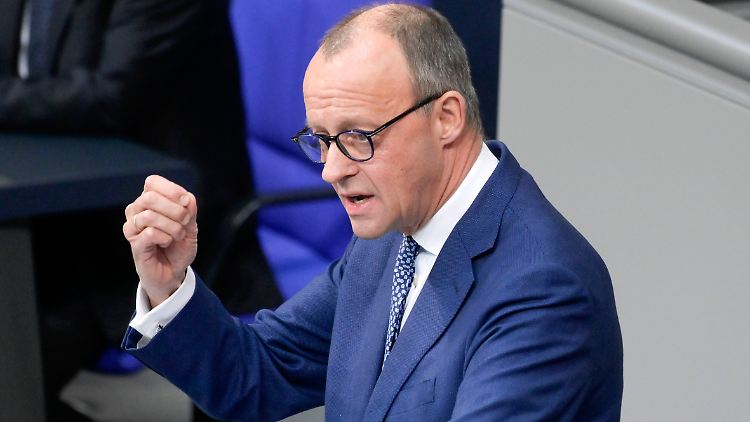 Friedrich Merz wirft der Ampel und Finanzminister Christian Lindner eine "sehr gewagte Haushaltspolitik" vor.