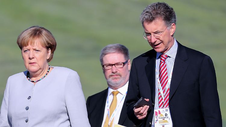 Ab 2005 war Christoph Heusgen (r.) außen- und sicherheitspolitischer Berater von Ex-Bundeskanzlerin Angela Merkel.