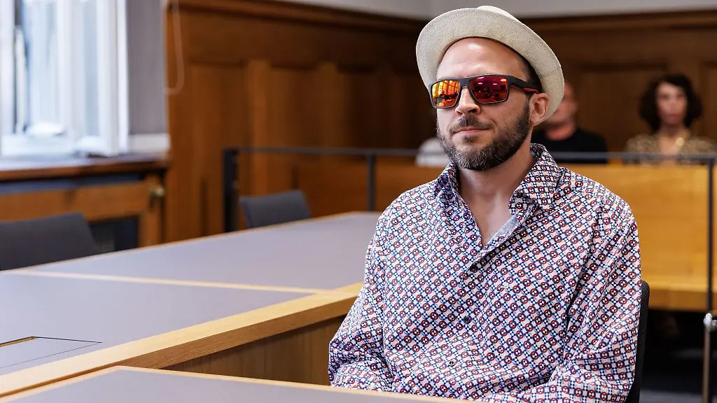 Der-Kuenstler-Fabian-Zolar-Kuenstlername