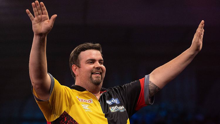 Gabriel Clemens hat 100.000 Pfund Preisgeld sicher mit dem Einzug ins Halbfinale.