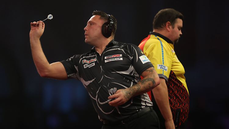 Auch die Ohrenschützer halfen nicht: Gerwyn Price wurde bei der Darts-WM von Gabriel Clemens kaltgestellt.