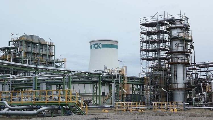 In der Raffinerie PCK im brandenburgischen Schwedt arbeiten derzeit 1200 Beschäftigte.