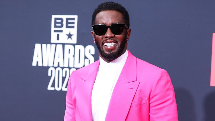 "P. Diddy", "Puff Daddy"  - oder einfach nur Sean Combs - ist ein echter Familienmensch. Mittlerweile hat er sieben Kinder - und offenbar auch eine neue Freundin.