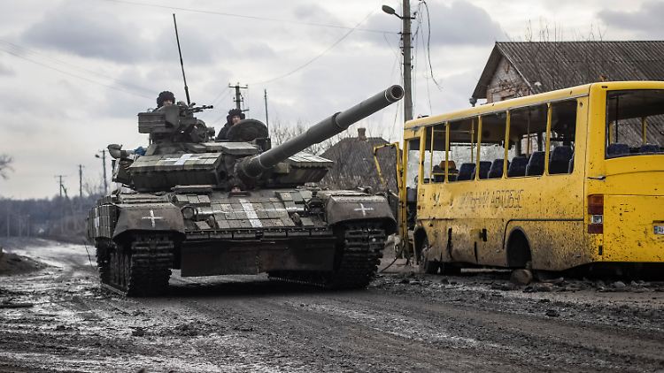 Offenbar gibt es auf der südöstlichen Seite des Dnipro erneut hohe Verluste bei den russischen Truppen durch ukrainischen Artilleriebeschuss.