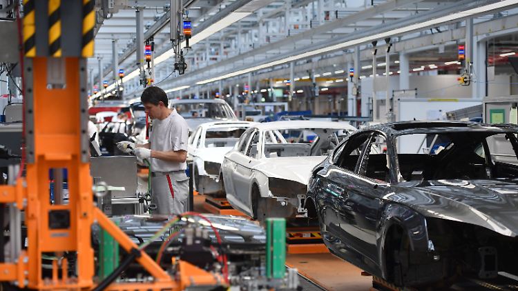 Im Vergleich zu anderen Industrien gibt es in der Automobilbranche weiter größere Probleme.