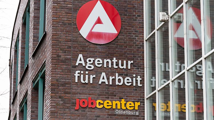 BA-Chefin Nahles bezeichnet die Auswirkungen des Ukraine-Kriegs auf den Arbeitsmarkt als "moderat".