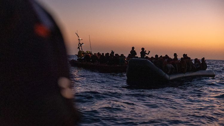 Mitte Dezember nahm die "Sea-Eye 4" im Mittelmeer Geflüchtete auf.