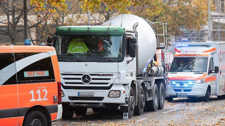 Der tödliche Unfall mit dem Betonmischer und einer Radfahrerin löste heftige Debatten um Straßenblockaden von Klima-Aktivisten aus.