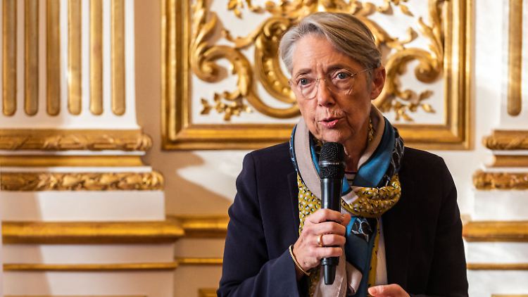 Premierministerin Elisabeth Borne  erklärte, ein höheres Rentenalter sei nicht ausgemachte Sache.