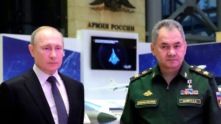 Wladimir Putin hat Fragen, die Sergei Schoigu beantworten muss.