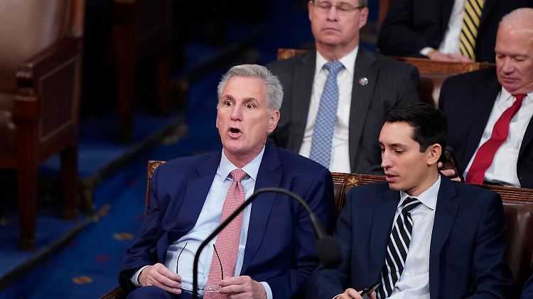 Im dritten Wahlgang versagten 20 Republikaner Kevin McCarthy ihre Unterstützung. Vor der Abstimmung  war mit einem guten Dutzend Abweichlern gerechnet worden.
