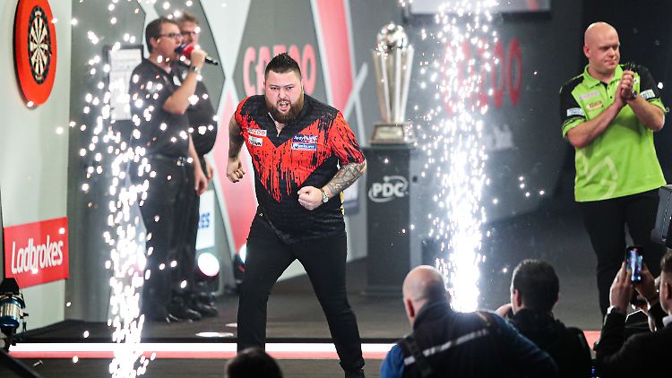 Michael Smith krönt sich nach einem epischen Endspiel gegen Michael van Gerwen erstmals zum Darts-Weltmeister.