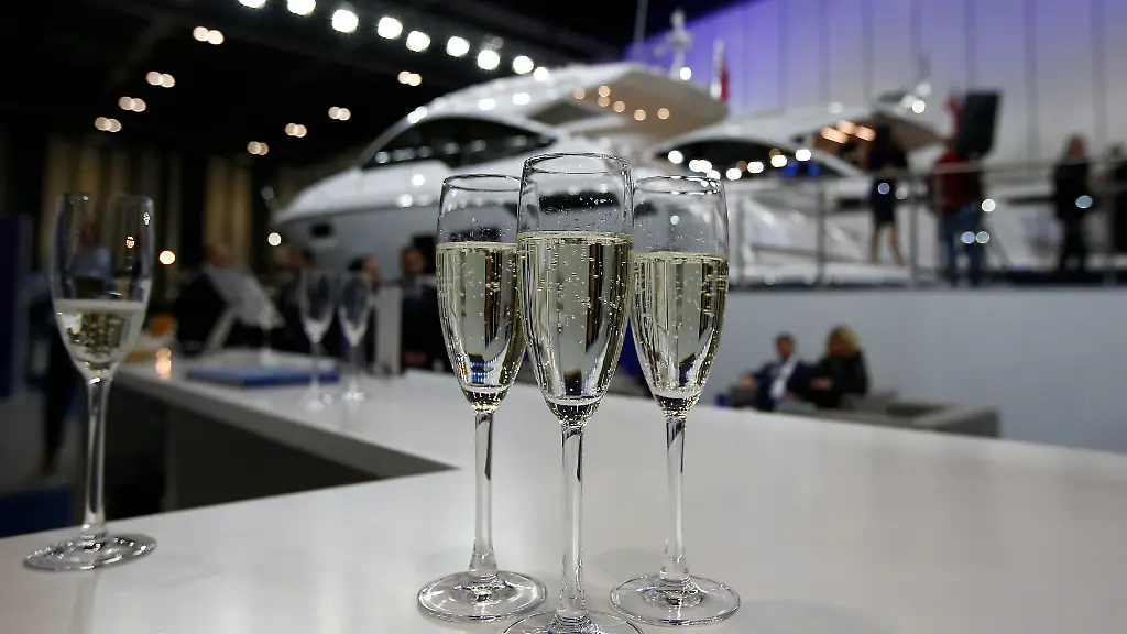 2017-01-06T120000Z-766006538-LR1ED1615APT7-RTRMADP-3-BRITAIN-BOATSHOW