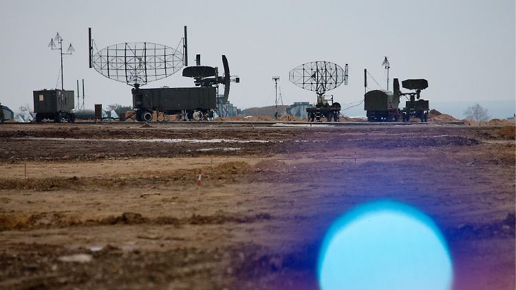 Belbek ist ein russischer Militärflugplatz, der nach Kriegsbeginn bereits mehrfach von der ukrainischen Armee attackiert wurde.