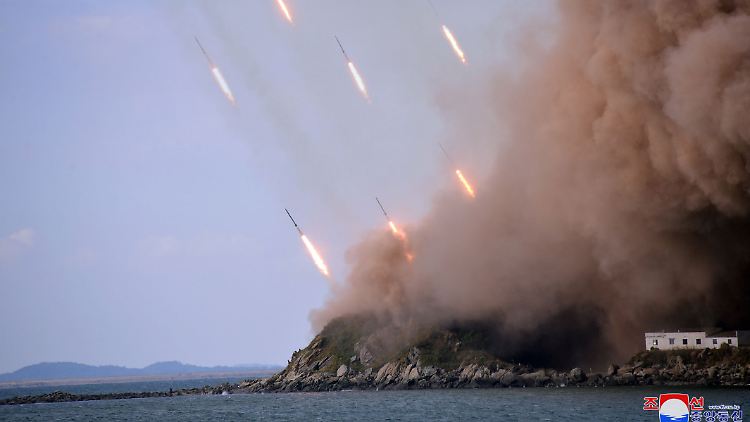 Eine Aufnahme der staatlichen Nachrichtenagentur KCNA zeigt eine Militärübung im Jahr 2022.