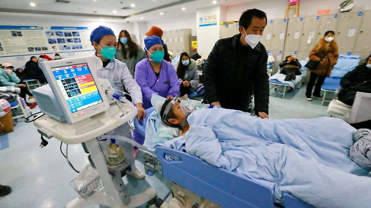 Chinas Krankenhäusern fehlt es in der Corona-Welle an Klinikbetten und Personal.
