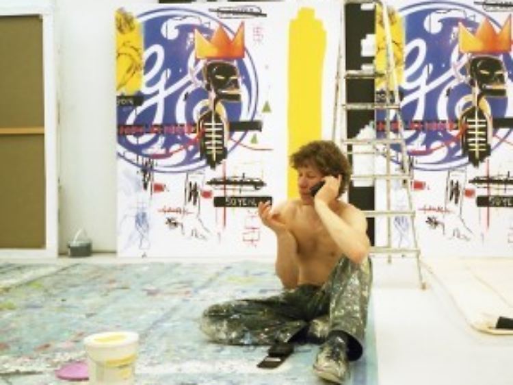 Michel Majerus im Studio 2001. Er sog alles um sich herum auf wie ein Schwamm, remixte Künstler wie Jean-Michel Basquiat mit Werbelogos.