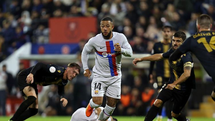 Harte Arbeit: Memphis Depay und der FC Barcelona hatten viel zu tun gegen den krassen Außenseiter.