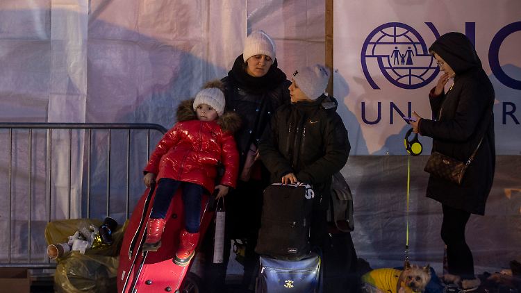 "Im juristischen Sinn ist ein Flüchtling einer, der Rechte hat", schreibt auch die Organisation Pro Asyl.