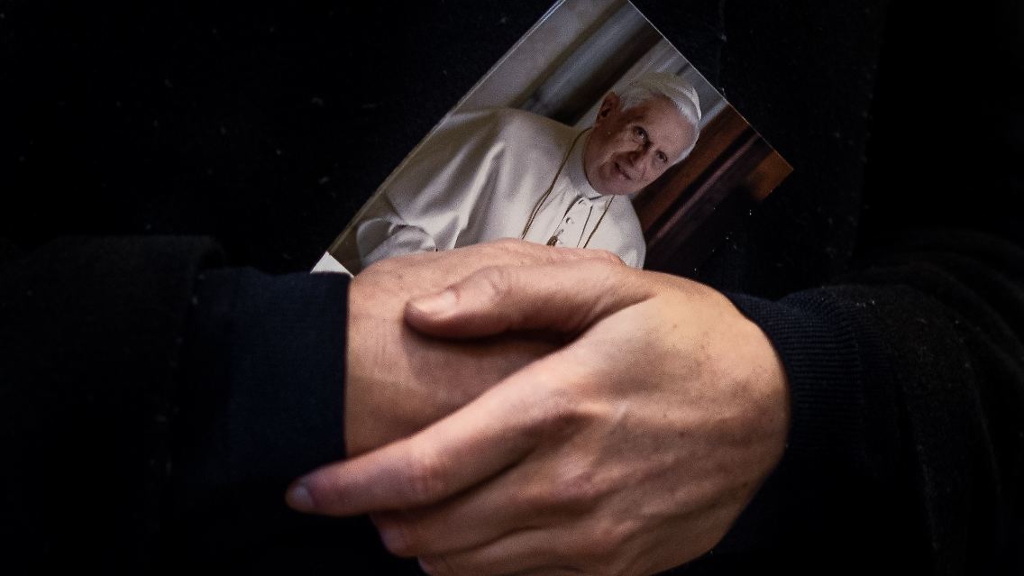 Mehr als 200.000 Menschen ziehen schließlich an ihm vorüber, um dem gebürtigen Deutschen Joseph Ratzinger die letzte Ehre zu erweisen.