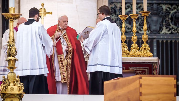 Papst Franziskus spricht in seiner Rede viel über die Hingabe für Gott und Vertrauen auf den Herrn.