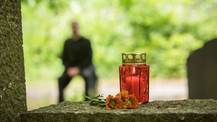 Stirbt der Ex-Partner, kann man die Rente wieder ungekürzt ausgezahlt bekommen.