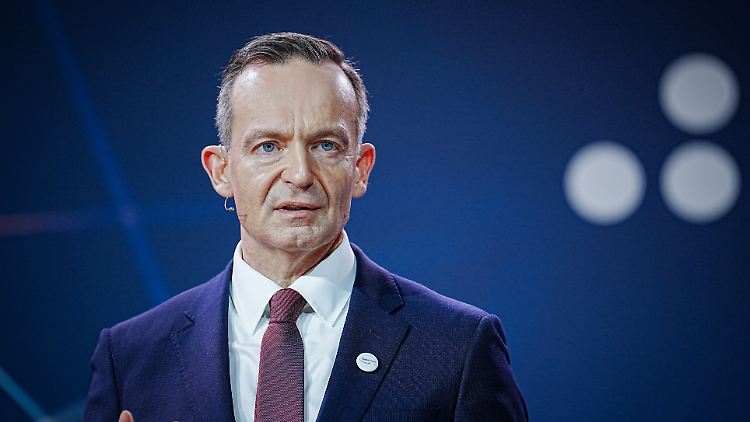 Es ging im Gespräch um Desinformationen auf digitalen Plattformen sowie die Anstrengungen der Unternehmen, diesen entgegenzuwirken.