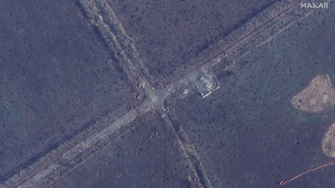 06_craters in fields_e40highway_04jan2023_ge1.jpg