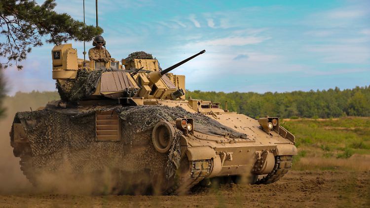 US-Schützenpanzer Bradley bei einer Übung in Polen. Die Fahrzeuge sind in der Ukraine im Kampfeinsatz.