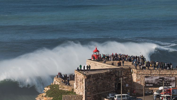 In Nazaré wirken gewaltige Kräfte.