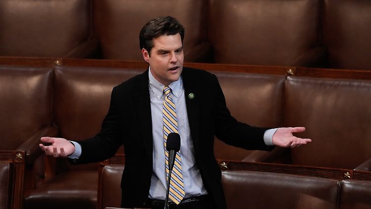 Raunen im Saal - Grinsen bei Matt Gaetz.