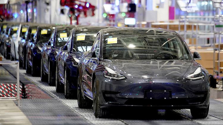 Ein Tesla kostet in China inzwischen nur noch rund 31.900 Euro.