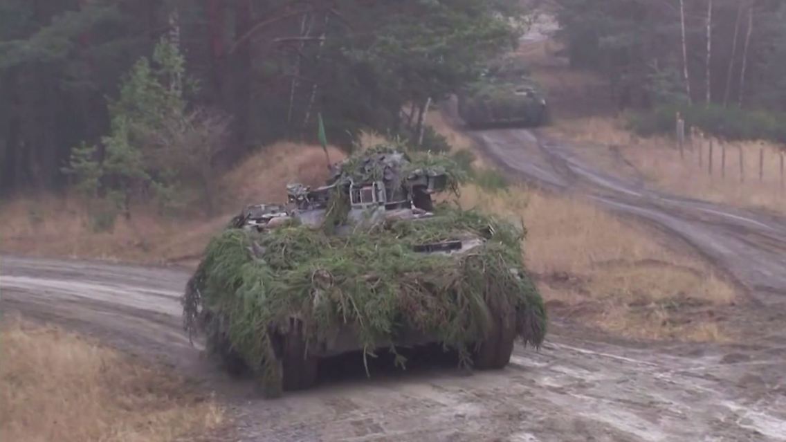 selenskyj-scholz-panzer.JPG