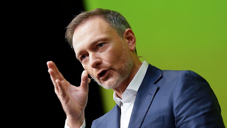 Wenn die Koalition den Eindruck erwecke, sie beschäftige sich "nur mit der Verteilungspolitik", werde sie keine Aussicht auf Bestätigung bei der nächsten Wahl haben, warnte Lindner.