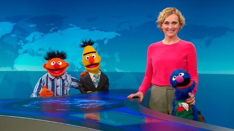 Kermit würde "Applaus, Applaus, Applaus" sagen: Caren Miosga mit Ernie, Bert und Grobi (v.l.).